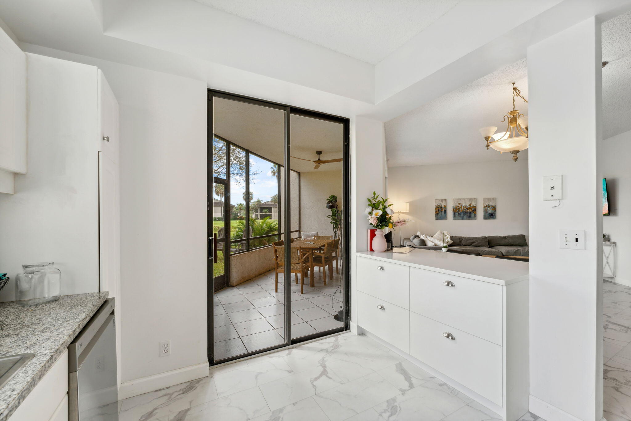 7546 La Paz Boulevard, Unit 105 Boca Raton, FL 33433 - Photo 3 of 29 Kitchen