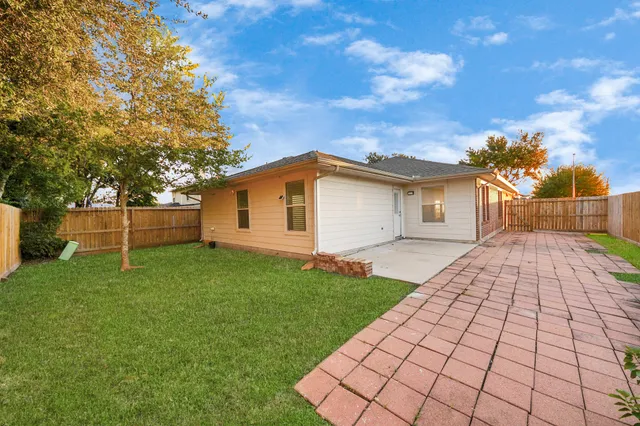 $2,300 | 9622 Sugarblossom Lane, Sugar Land, TX 77498