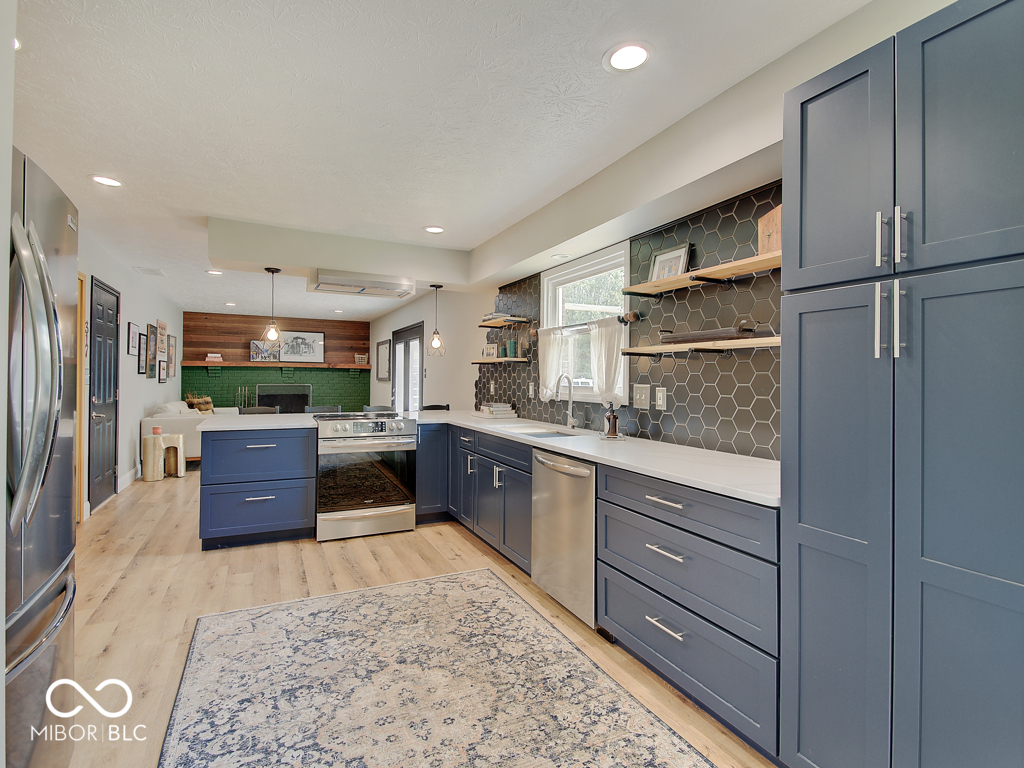 5303 Thompson Road Indianapolis, IN 46221 - Photo 4 of 46