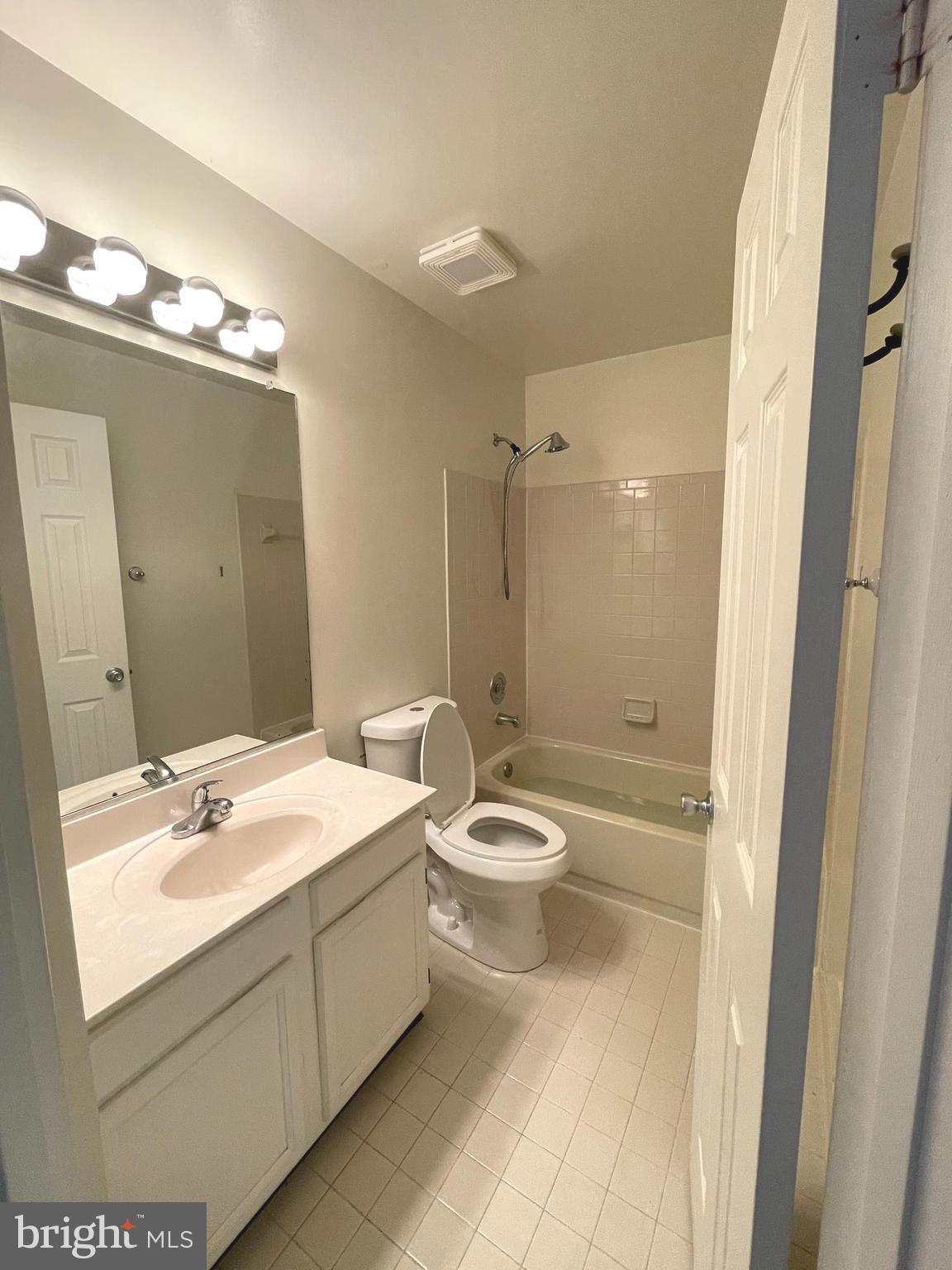 46939 Rabbitrun Terrace Sterling, VA 20164 - Photo 21 of 34 Gallery Image 21