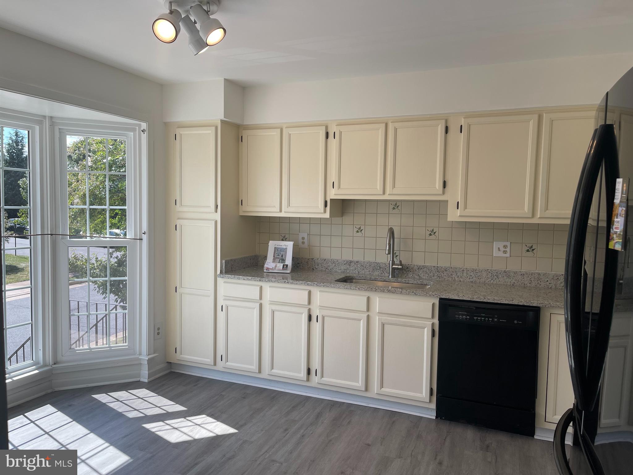 46939 Rabbitrun Terrace Sterling, VA 20164 - Photo 4 of 34 Gallery Image 4