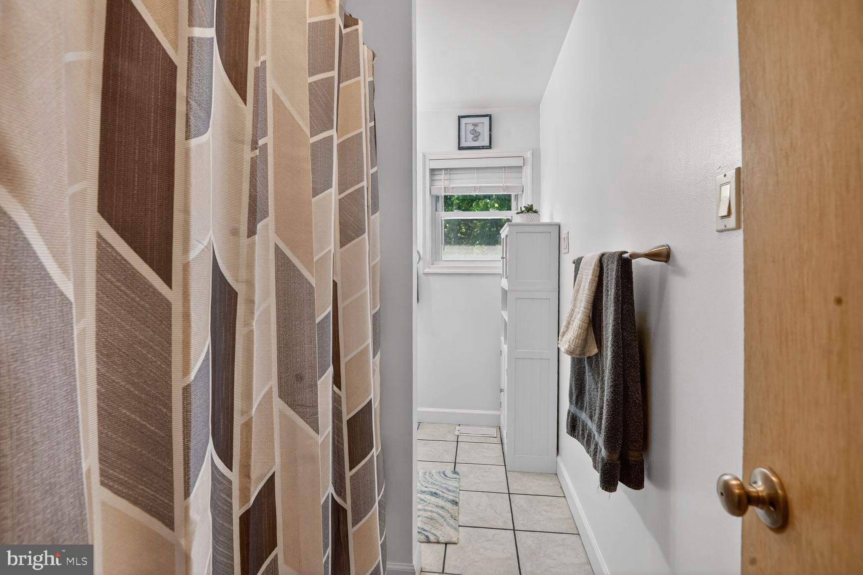 847 Streaker Road Sykesville, MD 21784 - Photo 20 of 41 Full upper bathroom