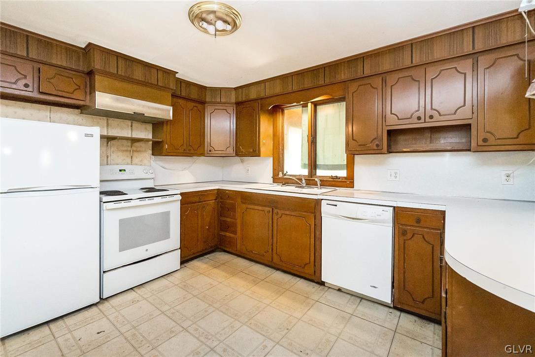 447 Hahn Road Nazareth, PA 18064 - Photo 9 of 25 a kitchen with stainless steel appliances granite countertop a sink and cabinets