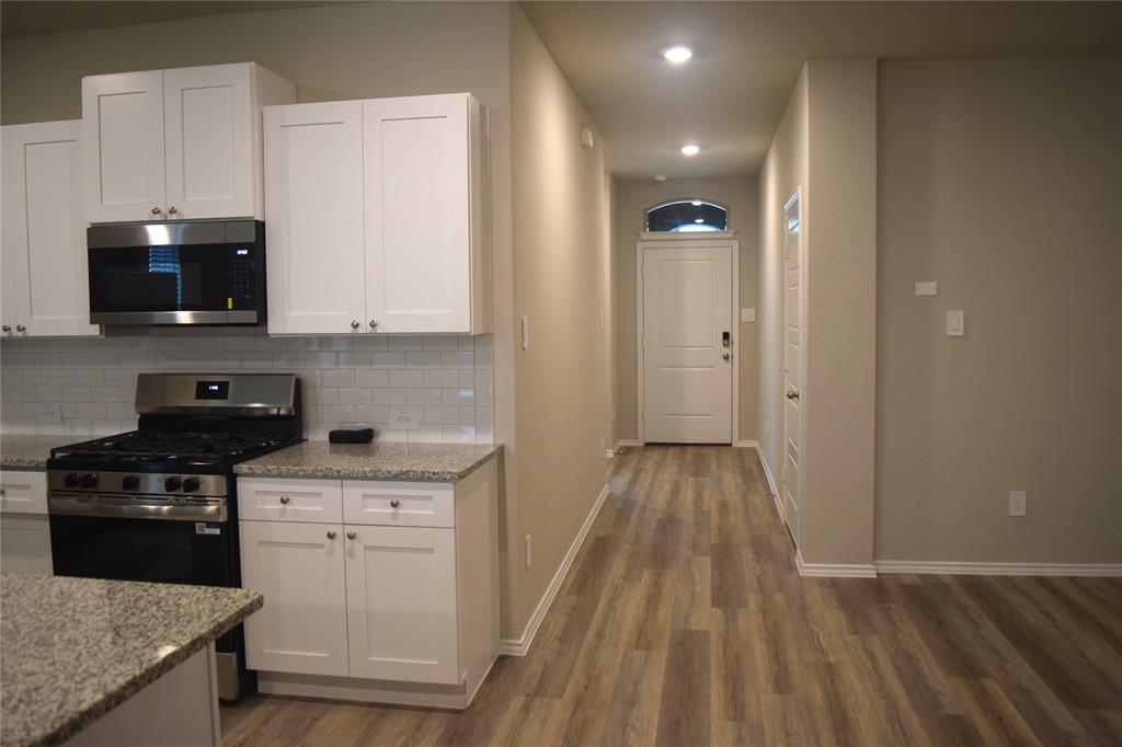 724 Rubicon Road Justin, TX 76247 - Photo 4 of 29 Gallery Image 4