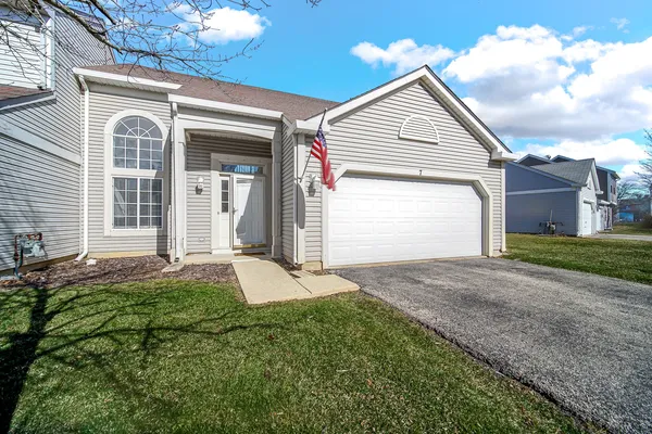 $274,900 | 7 Dogwood Court, Lake In The Hills, IL 60156