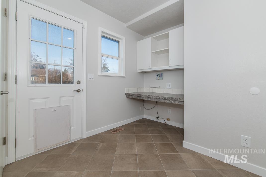480 Easy Street Kuna, ID 83634 - Photo 14 of 39 Washroom featuring baseboards