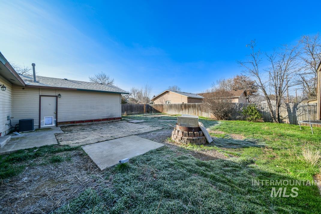 480 Easy Street Kuna, ID 83634 - Photo 34 of 39 Fenced backyard with a trampoline and a patio area