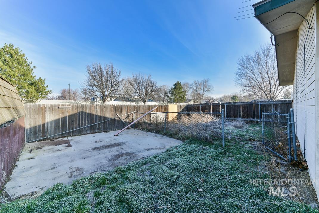 480 Easy Street Kuna, ID 83634 - Photo 35 of 39 Fenced backyard with a patio