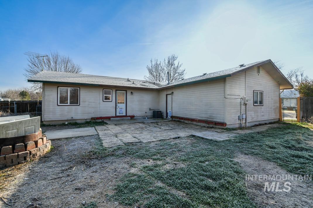 480 Easy Street Kuna, ID 83634 - Photo 37 of 39 Back of property with a patio area