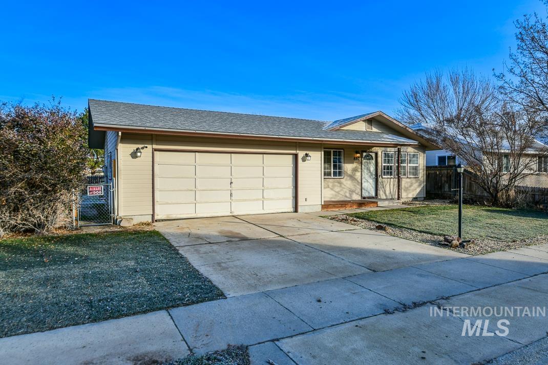 480 Easy Street Kuna, ID 83634 - Photo 4 of 39 Ranch-style house with driveway, roof with shingles, an attached garage, and a gate