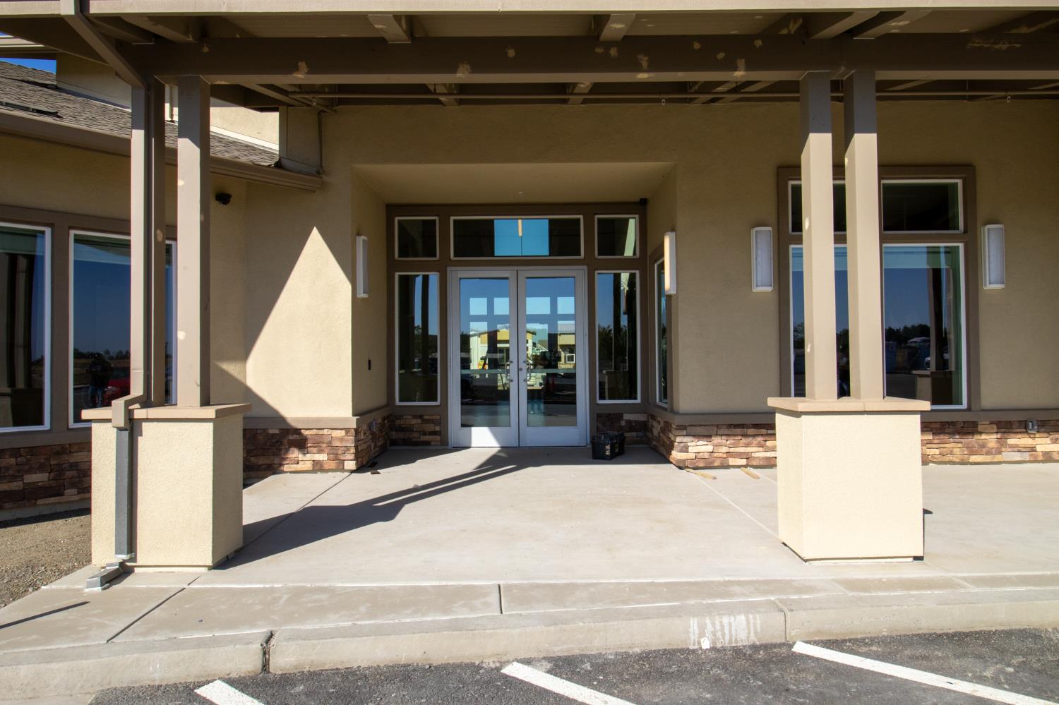 1838 Foster Lane Davis, CA 95616 - Photo 38 of 56 a view of a building with sitting area