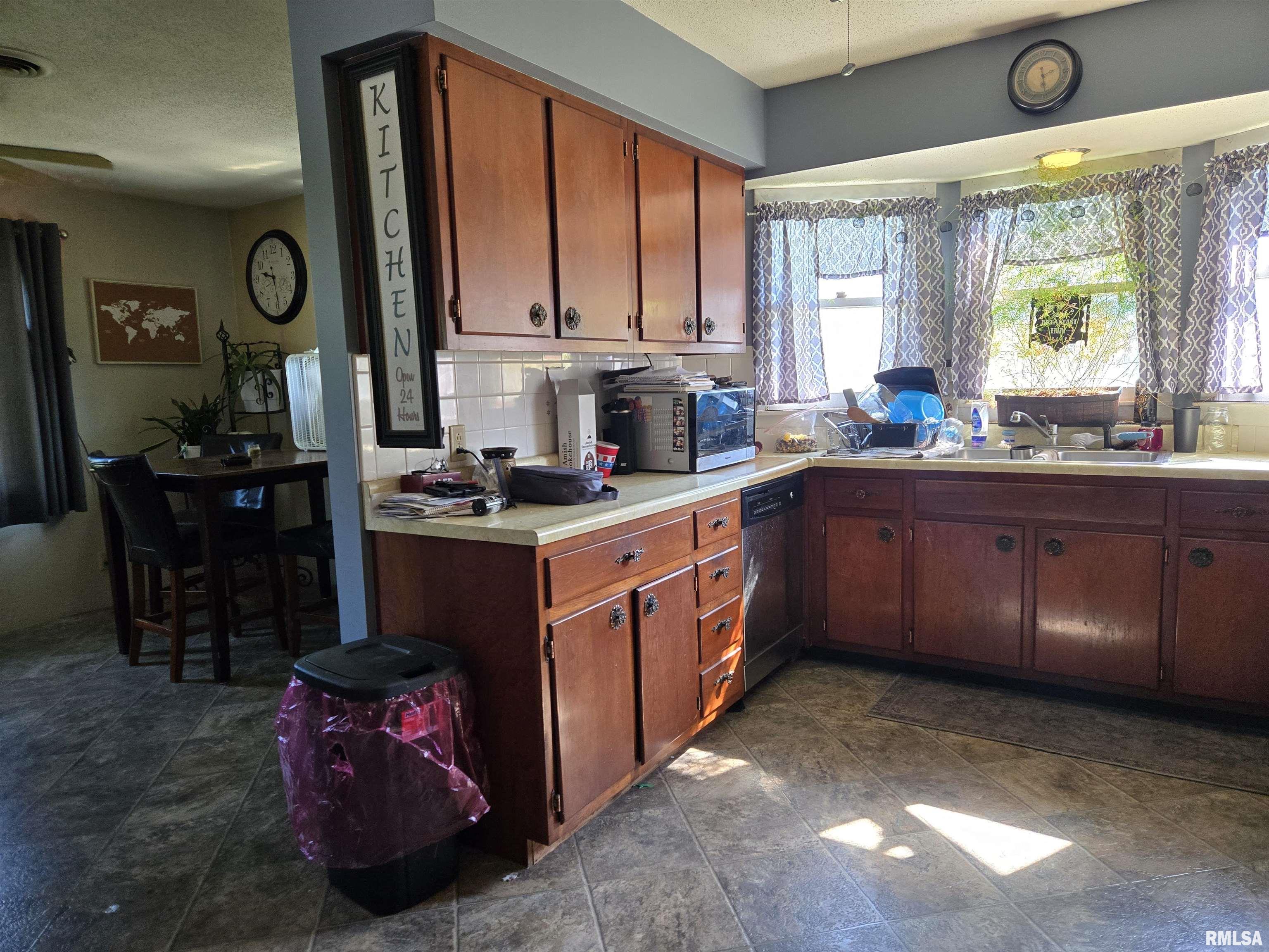 726 East First Street Dallas City, IL 62330 - Photo 9 of 22