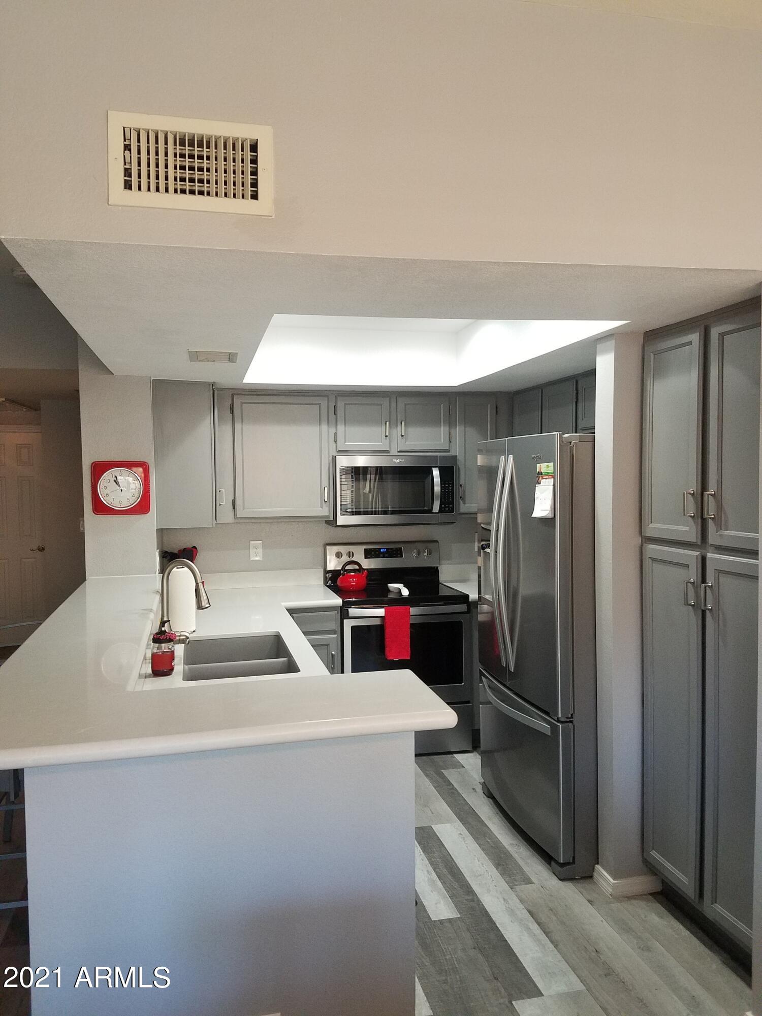 9705 East Mountain View Road, Unit 1107 Scottsdale, AZ 85258 - Photo 3 of 15 kitchen