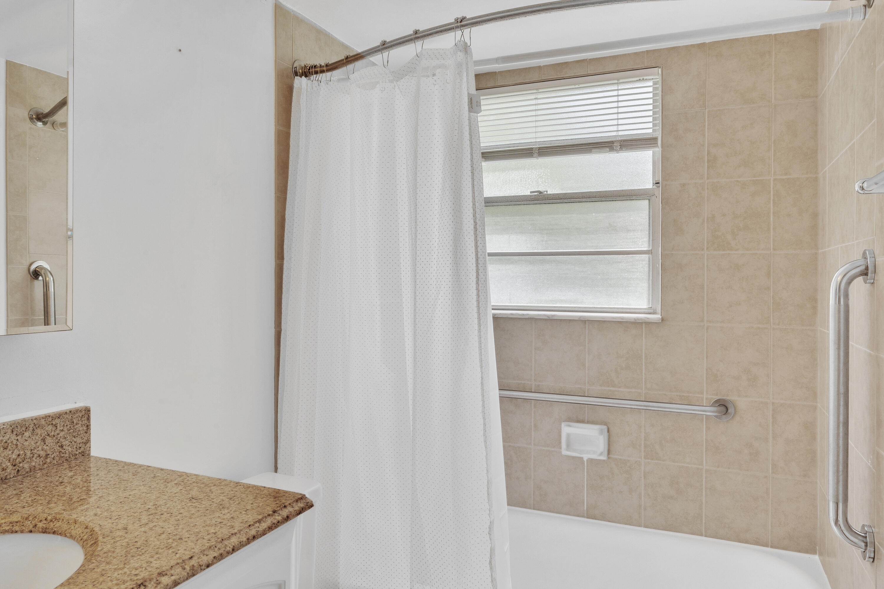 169 Suffolk F Boca Raton, FL 33434 - Photo 28 of 39 13 Guest Bathroom (3)