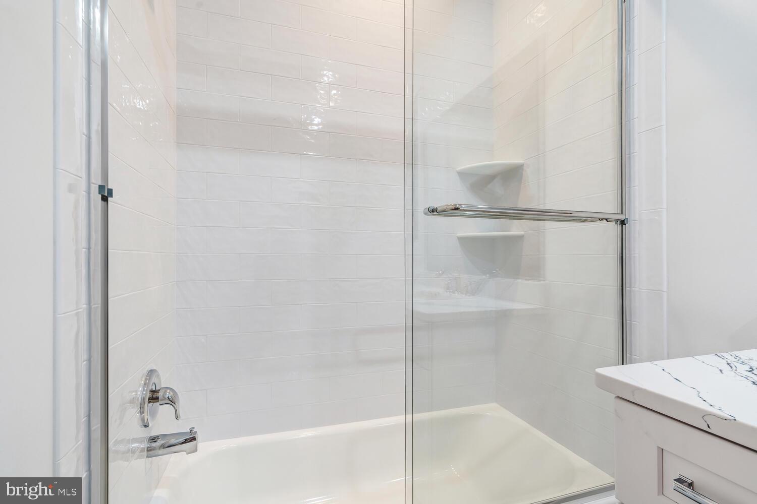 13711 Joyce Road Woodbridge, VA 22191 - Photo 35 of 54 a bathroom with a bathtub