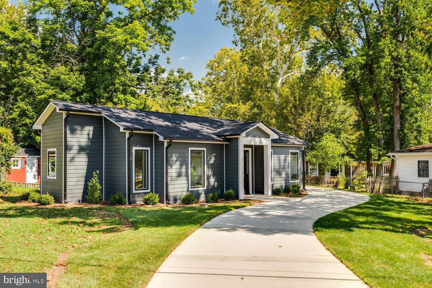 13711 Joyce Road Woodbridge, VA 22191 - Photo 40 of 54 a front view of a house with garden