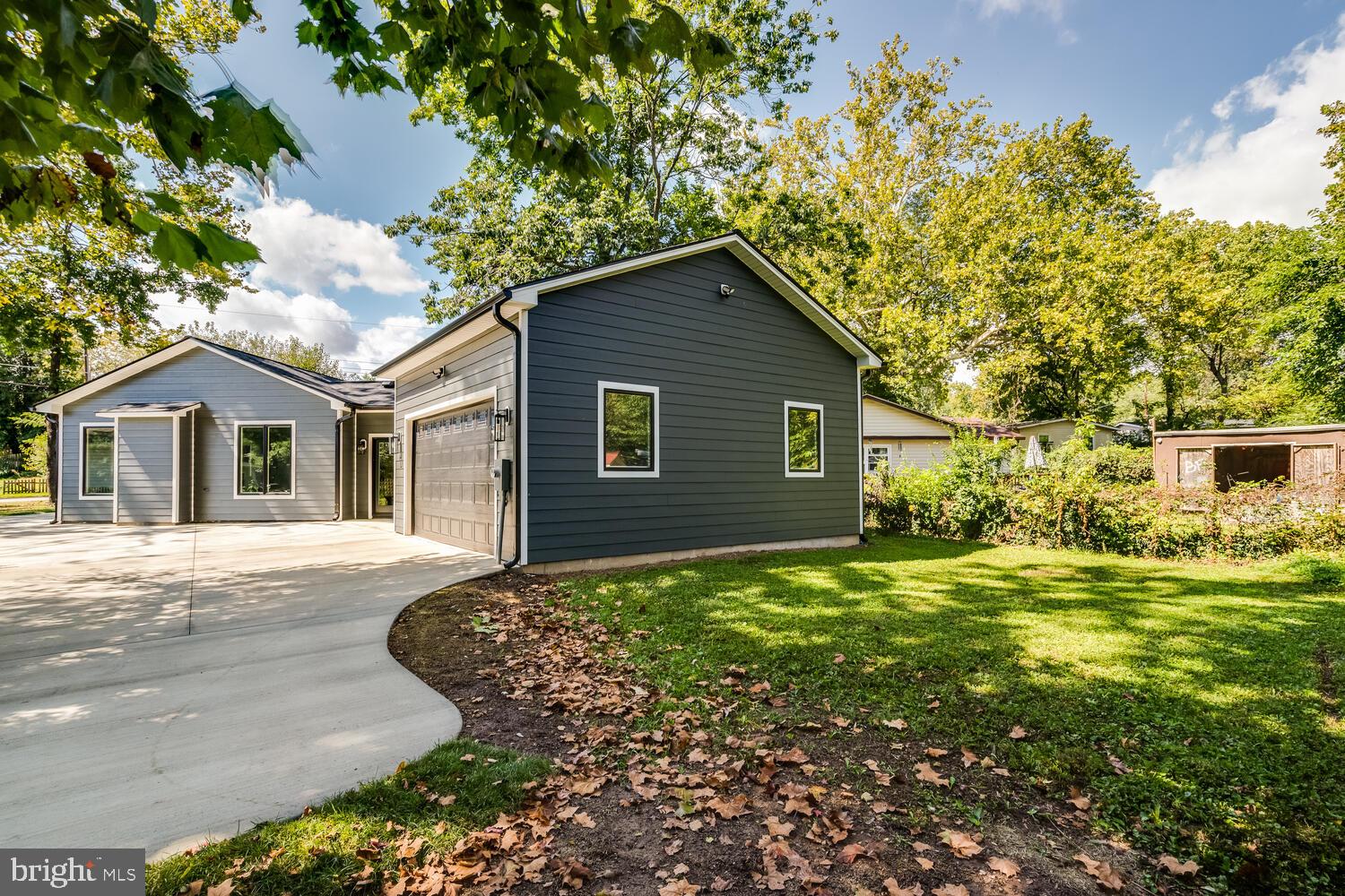 13711 Joyce Road Woodbridge, VA 22191 - Photo 42 of 54 a house view with a garden space