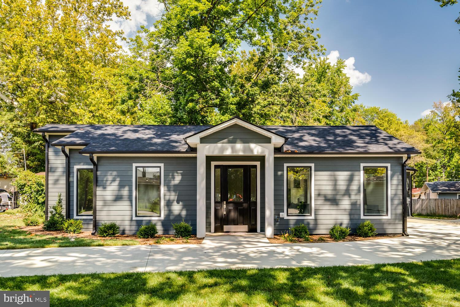 13711 Joyce Road Woodbridge, VA 22191 - Photo 54 of 54 a brick house with yard in front of it