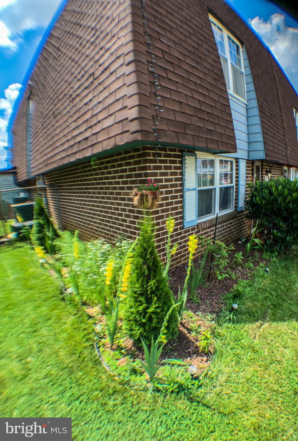 9927 Wingtip Road Philadelphia, PA 19115 - Photo 2 of 40 Front