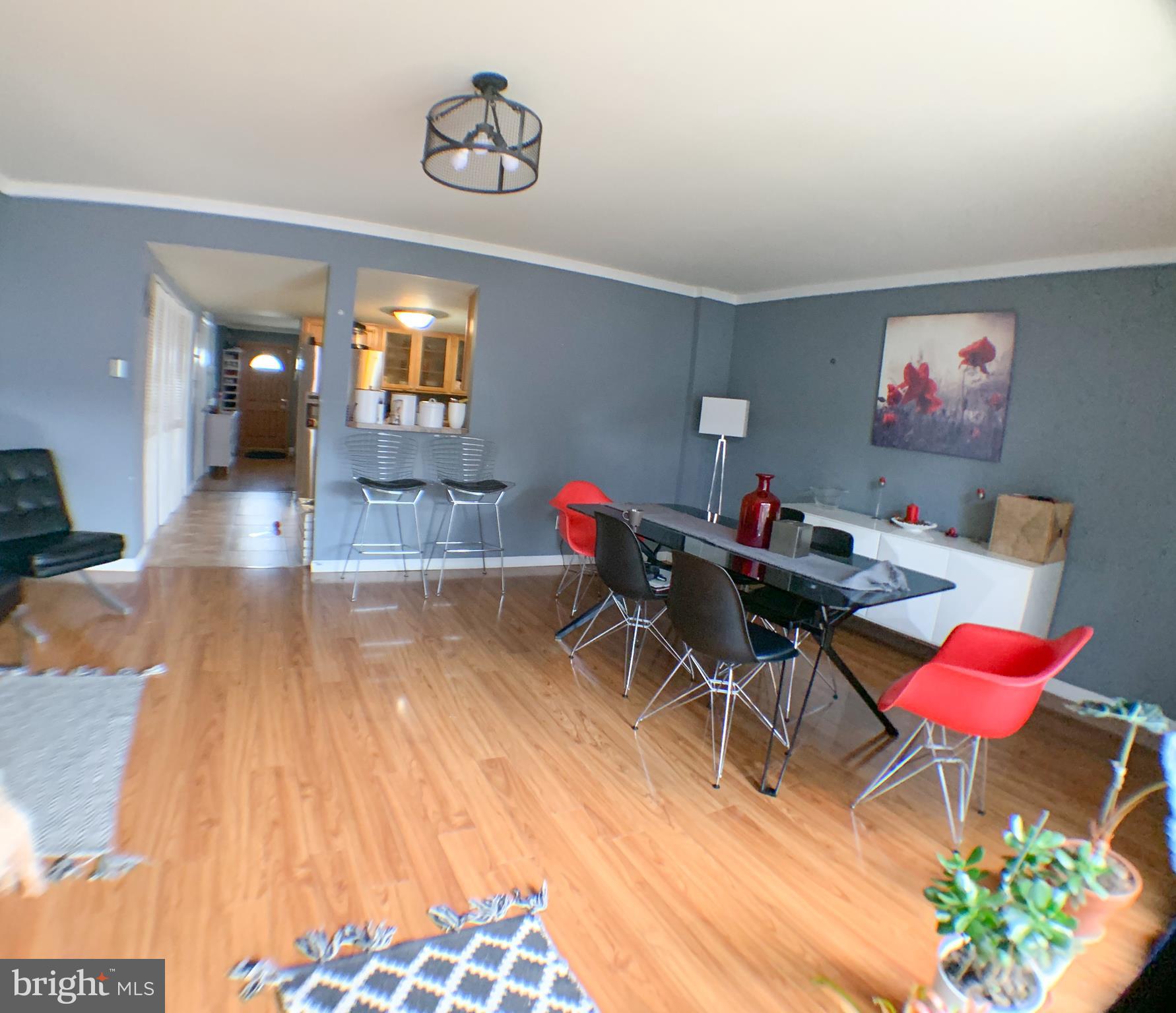 9927 Wingtip Road Philadelphia, PA 19115 - Photo 12 of 40 Family/Dining Room