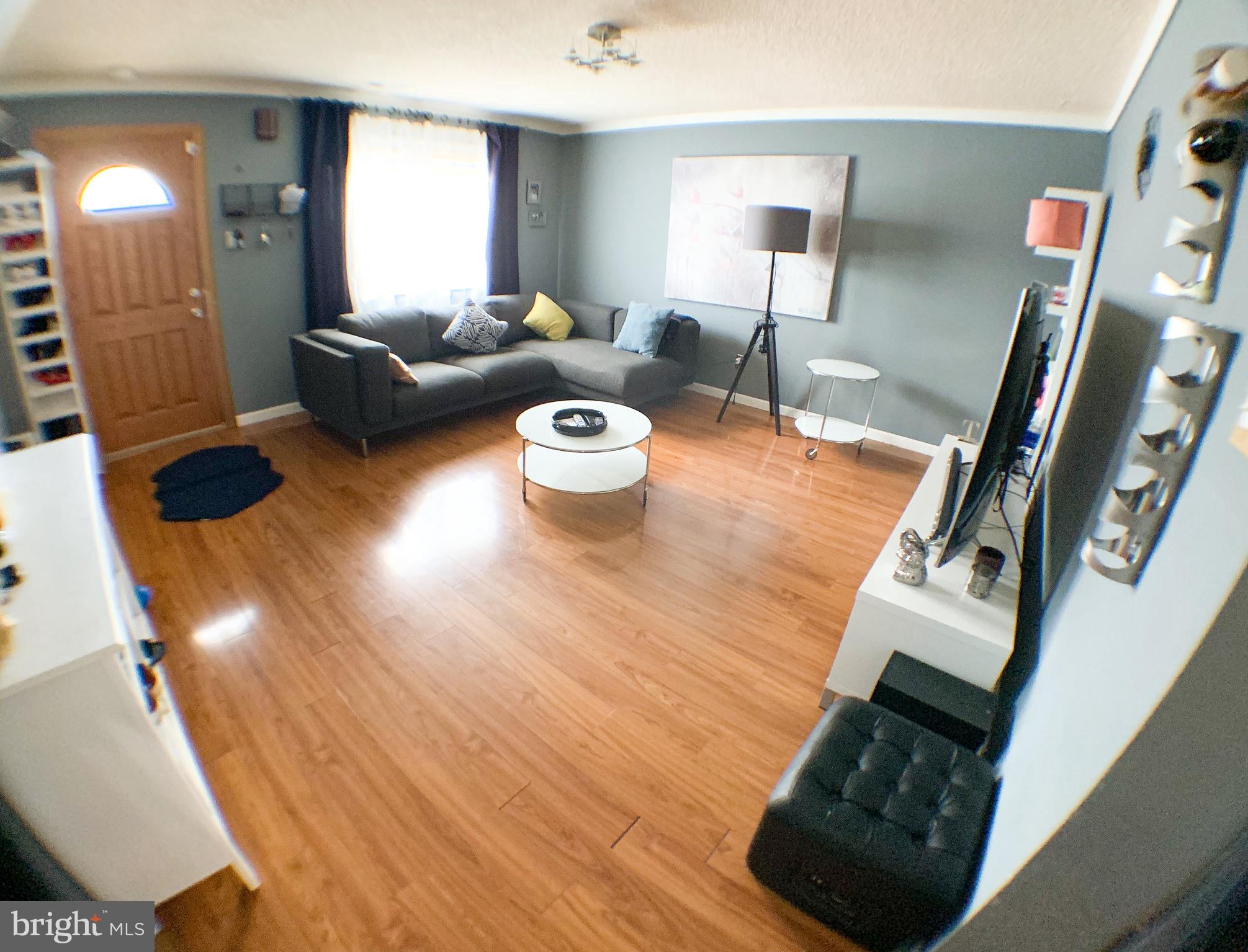 9927 Wingtip Road Philadelphia, PA 19115 - Photo 13 of 40 Living Room