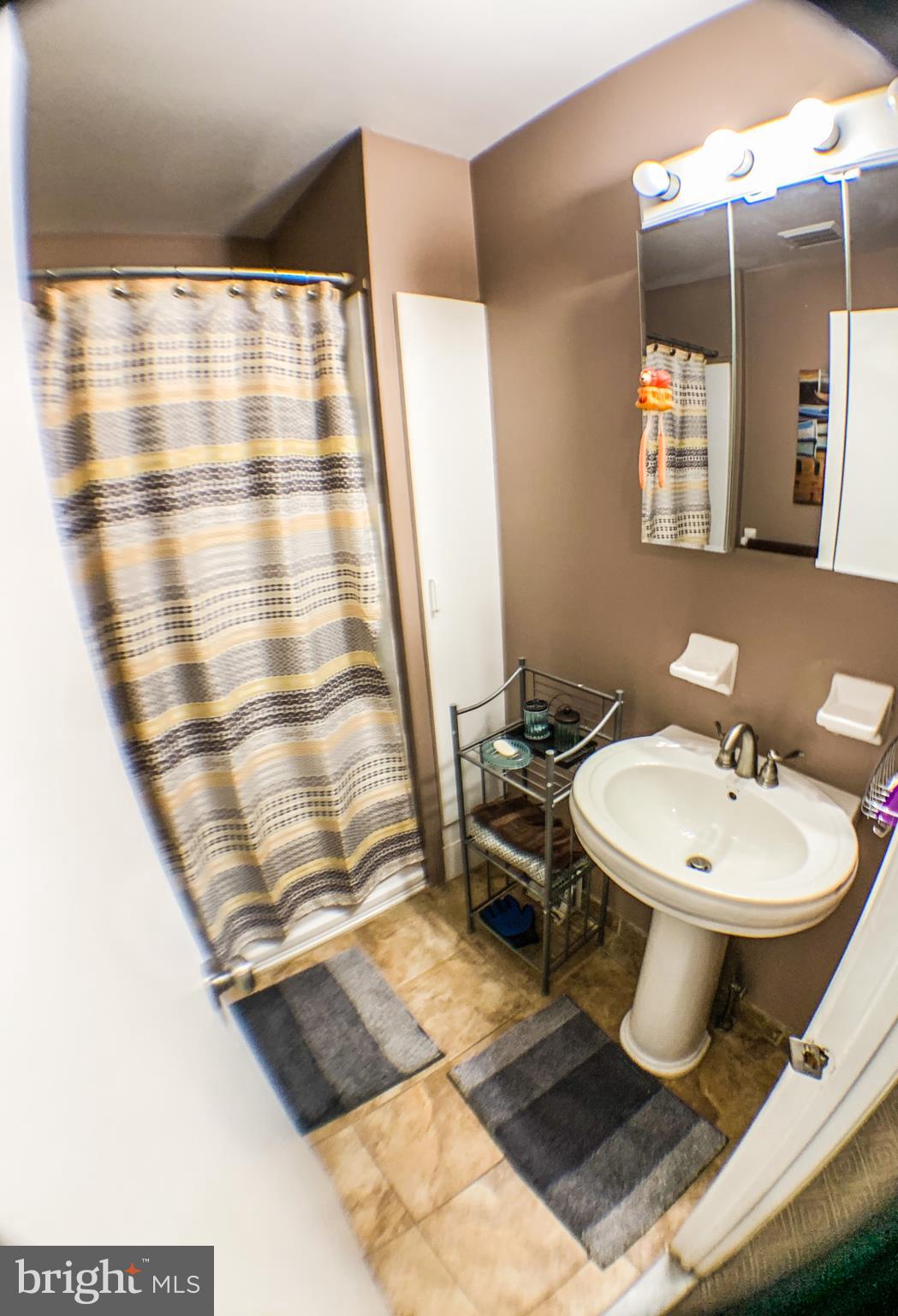 9927 Wingtip Road Philadelphia, PA 19115 - Photo 26 of 40 second bathroom