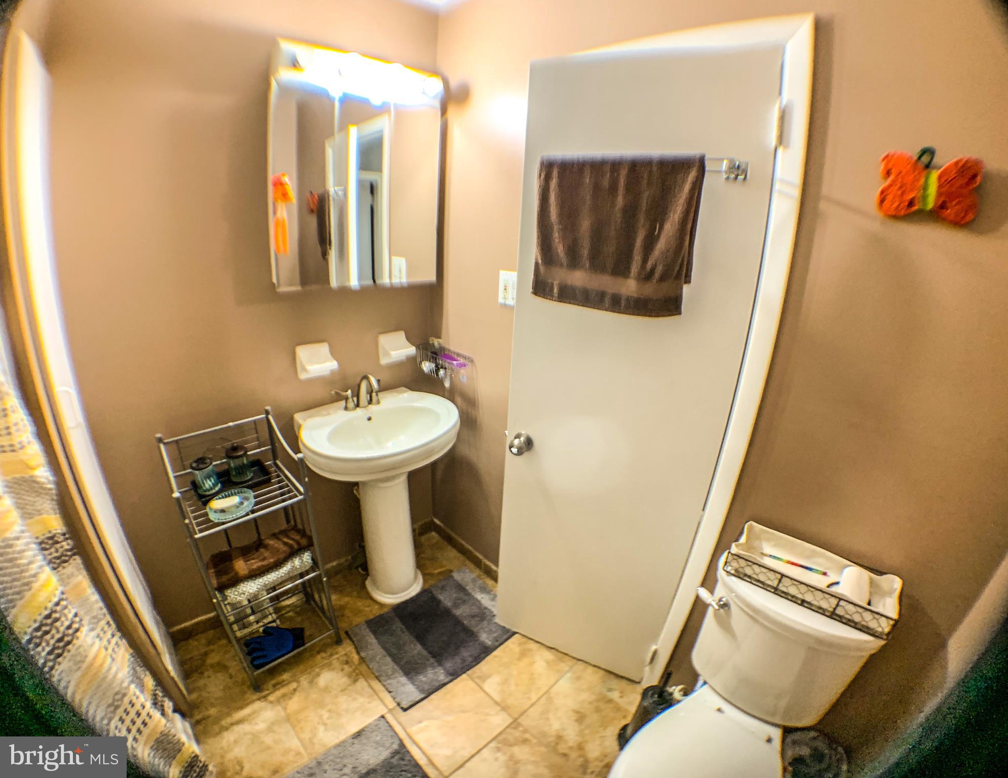 9927 Wingtip Road Philadelphia, PA 19115 - Photo 27 of 40 Bathroom