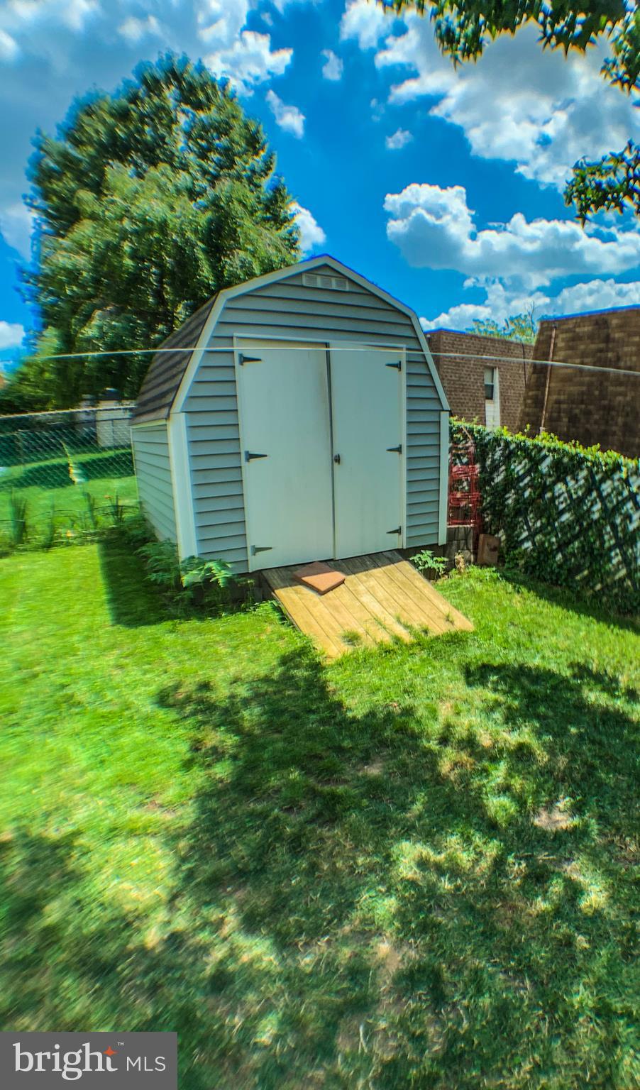 9927 Wingtip Road Philadelphia, PA 19115 - Photo 39 of 40 Abck Yard shed