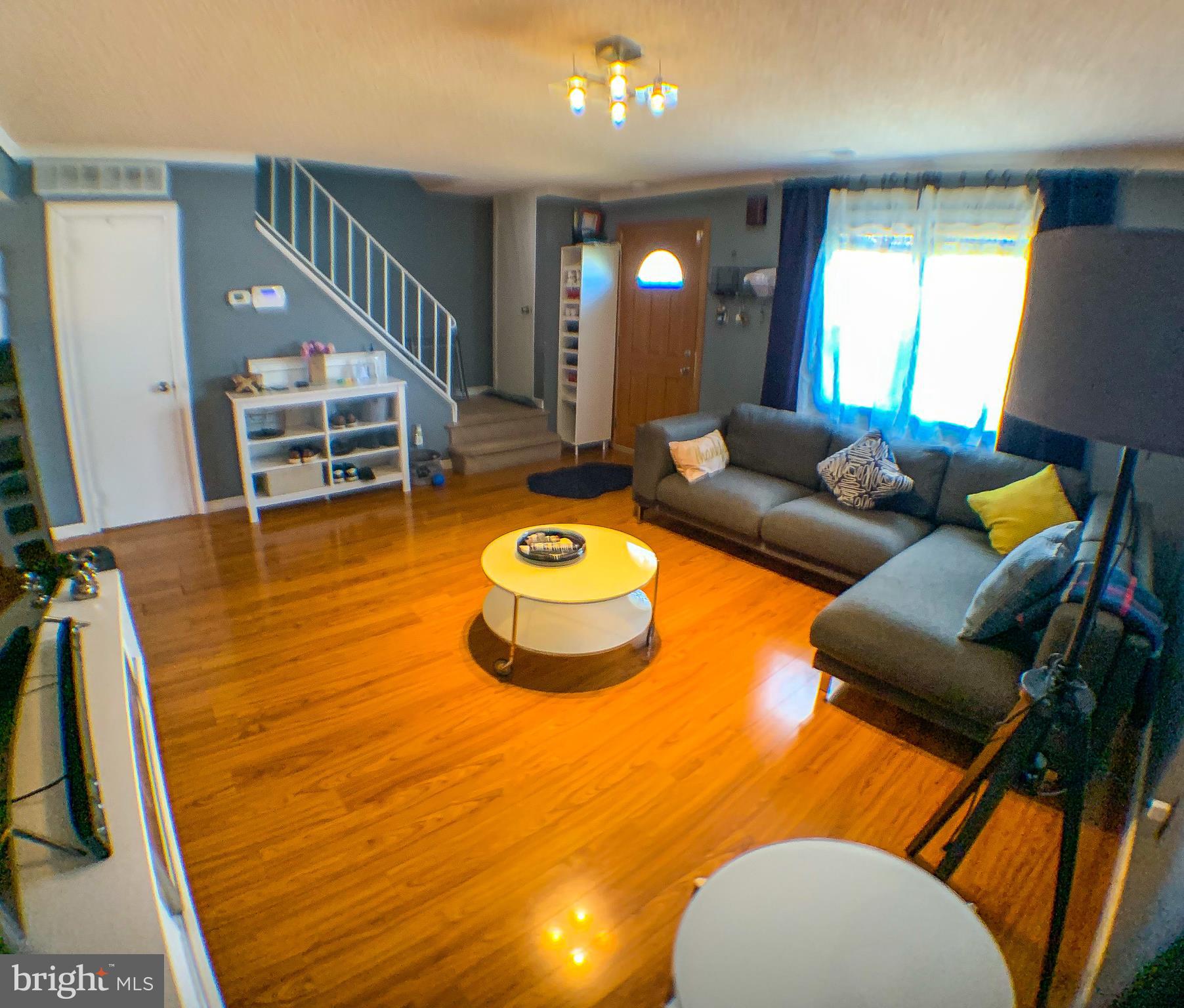 9927 Wingtip Road Philadelphia, PA 19115 - Photo 5 of 40 Living Room