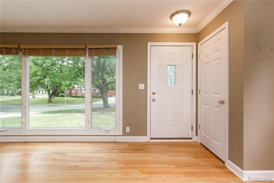 1218 Maple Drive Rochester, MI 48307 - Photo 2 of 18 Entrance.jpg