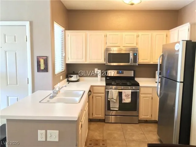 $1,250 | 855 North Stephanie Street, Unit 2725, Henderson, NV 89014