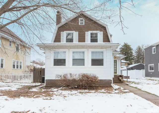 $200,000 | 2416 12th Street, Moline, IL 61265