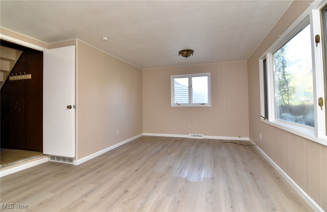 2559 Canterbury Road Cleveland, OH 44118 - Photo 12 of 30