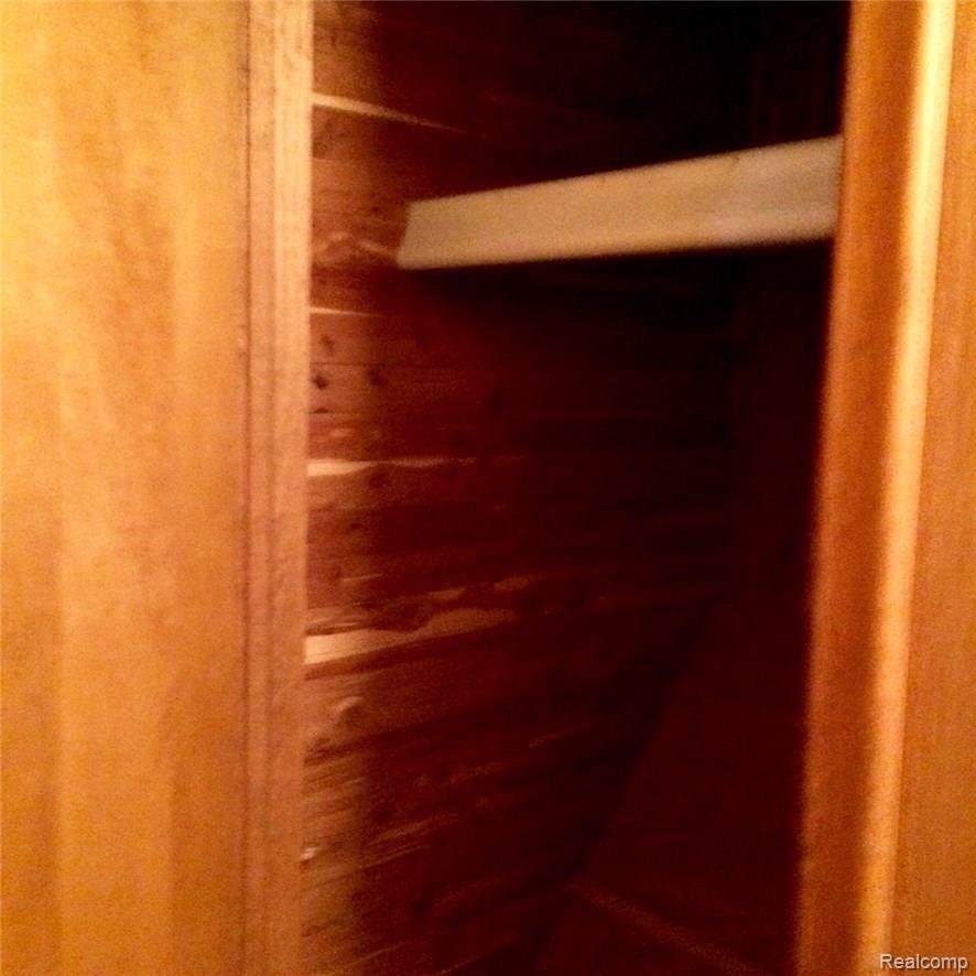 4081 West Schafer Road Pinckney, MI 48169 - Photo 21 of 36 Cedar Closet in Main Hall
