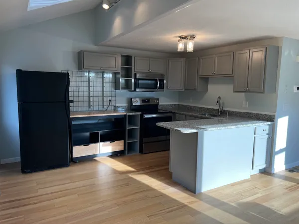 $2,800 | 81 Sentry Way, Merrimack, NH 03054