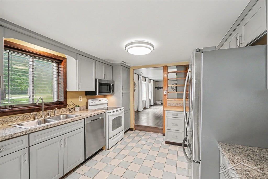 1375 South Poseyville Road Midland, MI 48640 - Photo 6 of 19 Gallery Image 6
