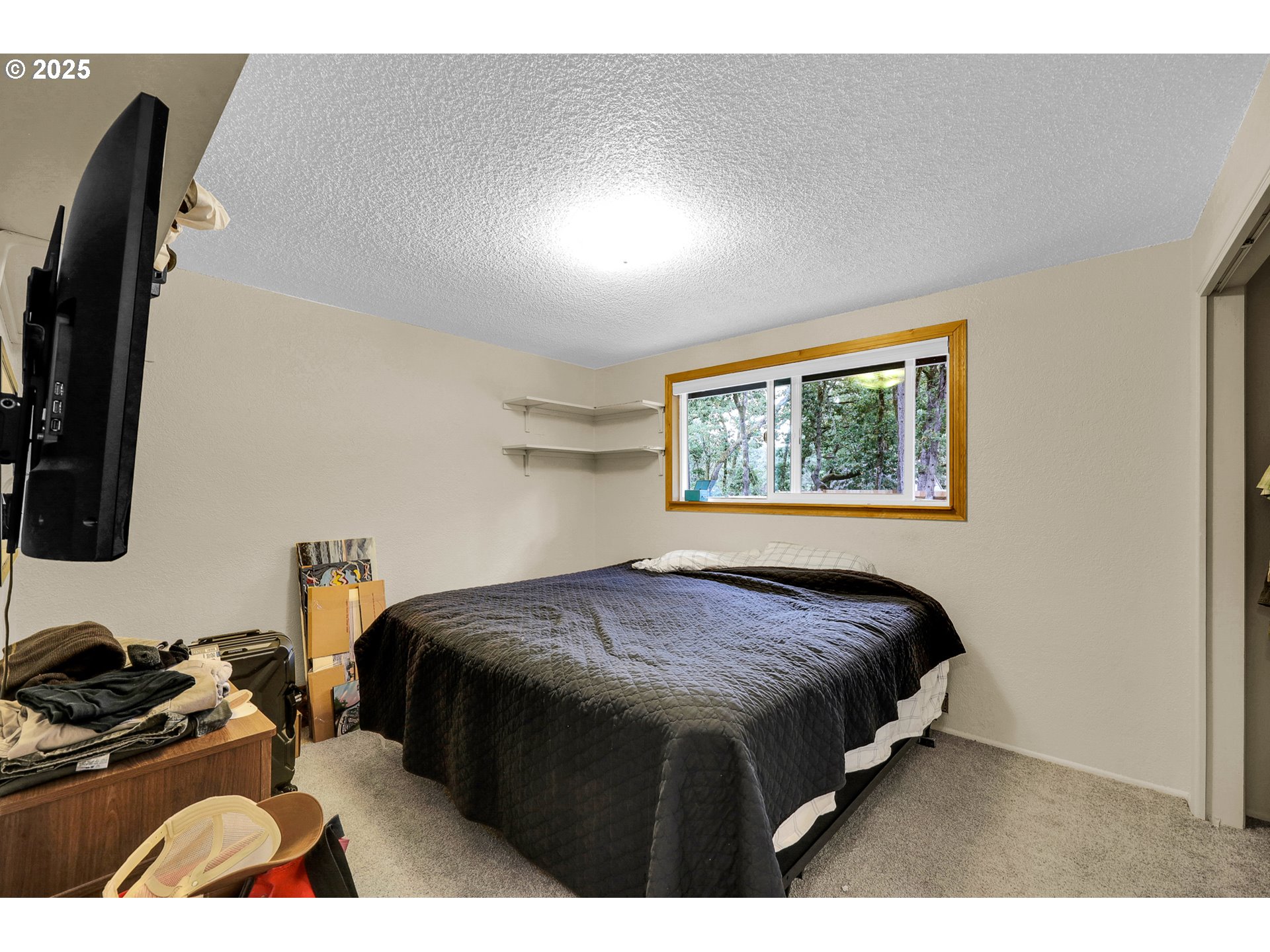 910 East 43rd Avenue Eugene, OR 97405 - Photo 21 of 47 a bedroom with a bed and window