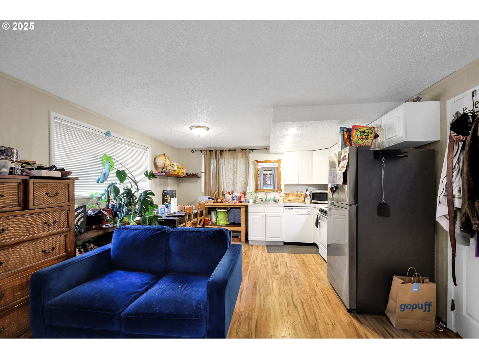 910 East 43rd Avenue Eugene, OR 97405 - Photo 34 of 47 a living room with furniture and a flat screen tv