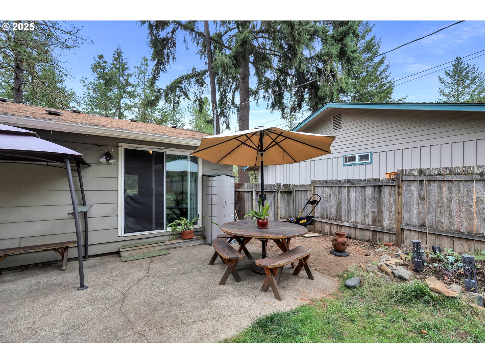 910 East 43rd Avenue Eugene, OR 97405 - Photo 38 of 47 a backyard of a house with table and chairs