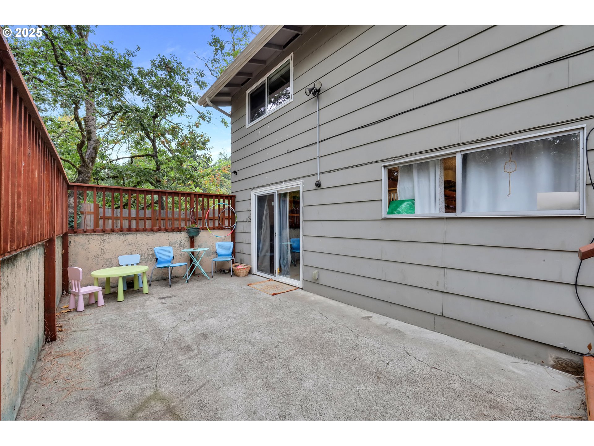 910 East 43rd Avenue Eugene, OR 97405 - Photo 45 of 47 a view of a backyard with a large tree
