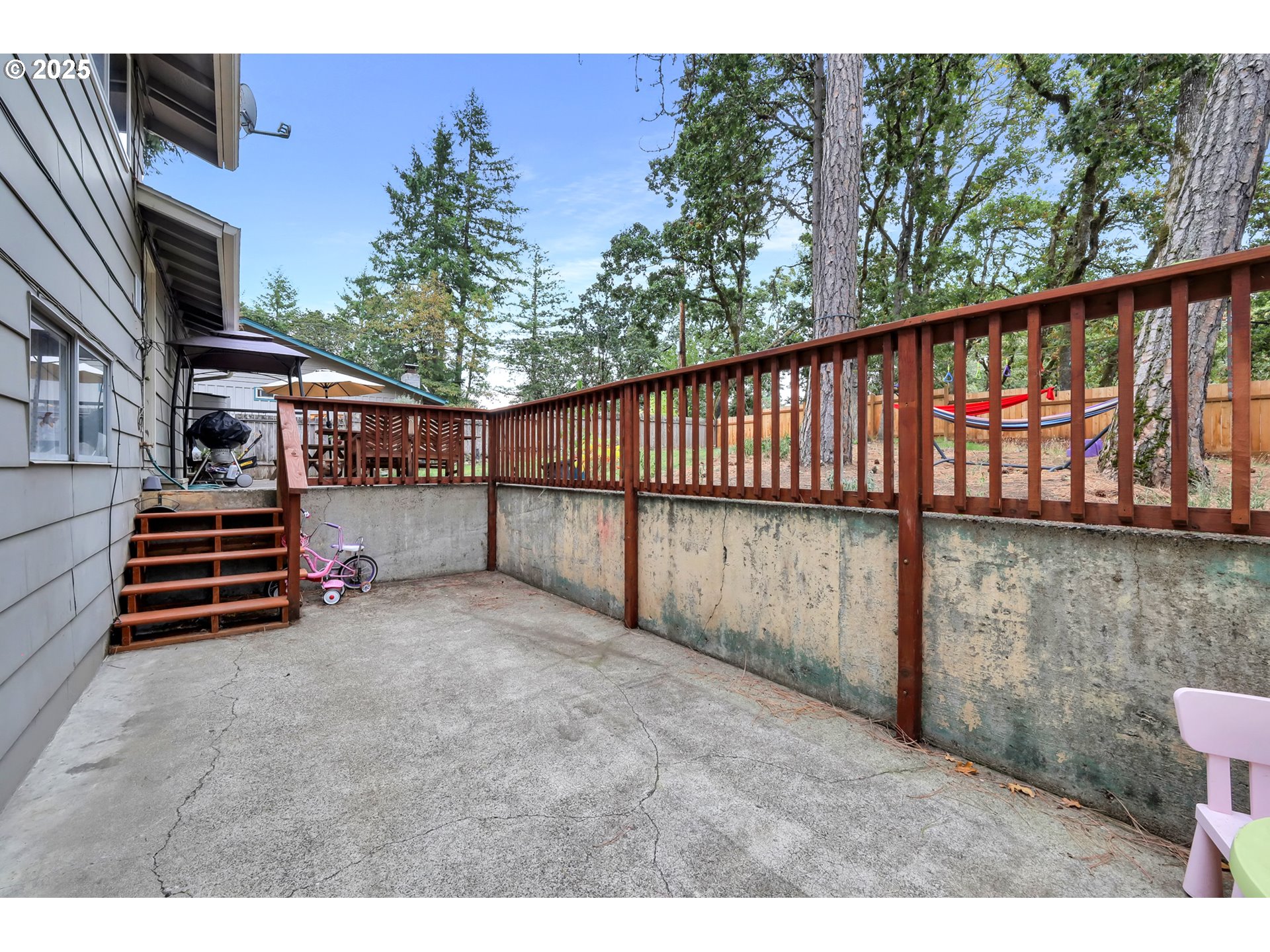 910 East 43rd Avenue Eugene, OR 97405 - Photo 46 of 47 a view of entryway with stairs