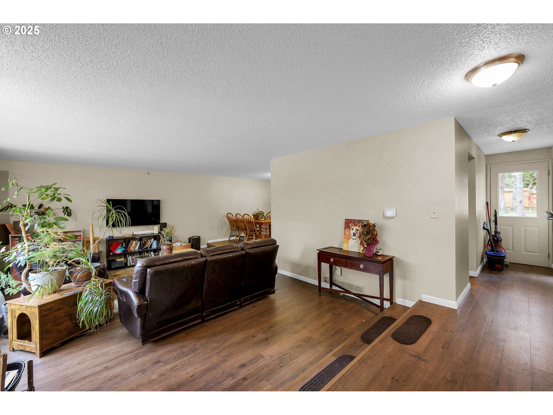 910 East 43rd Avenue Eugene, OR 97405 - Photo 7 of 47 a living room with furniture and a flat screen tv