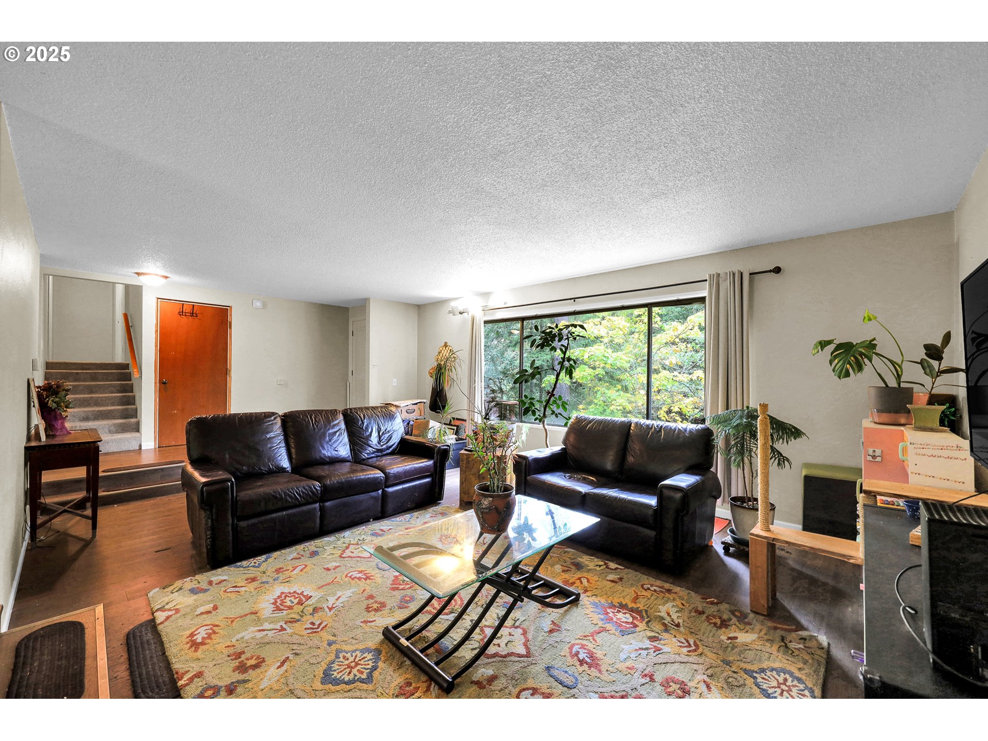 910 East 43rd Avenue Eugene, OR 97405 - Photo 10 of 47 a living room with furniture and a large window