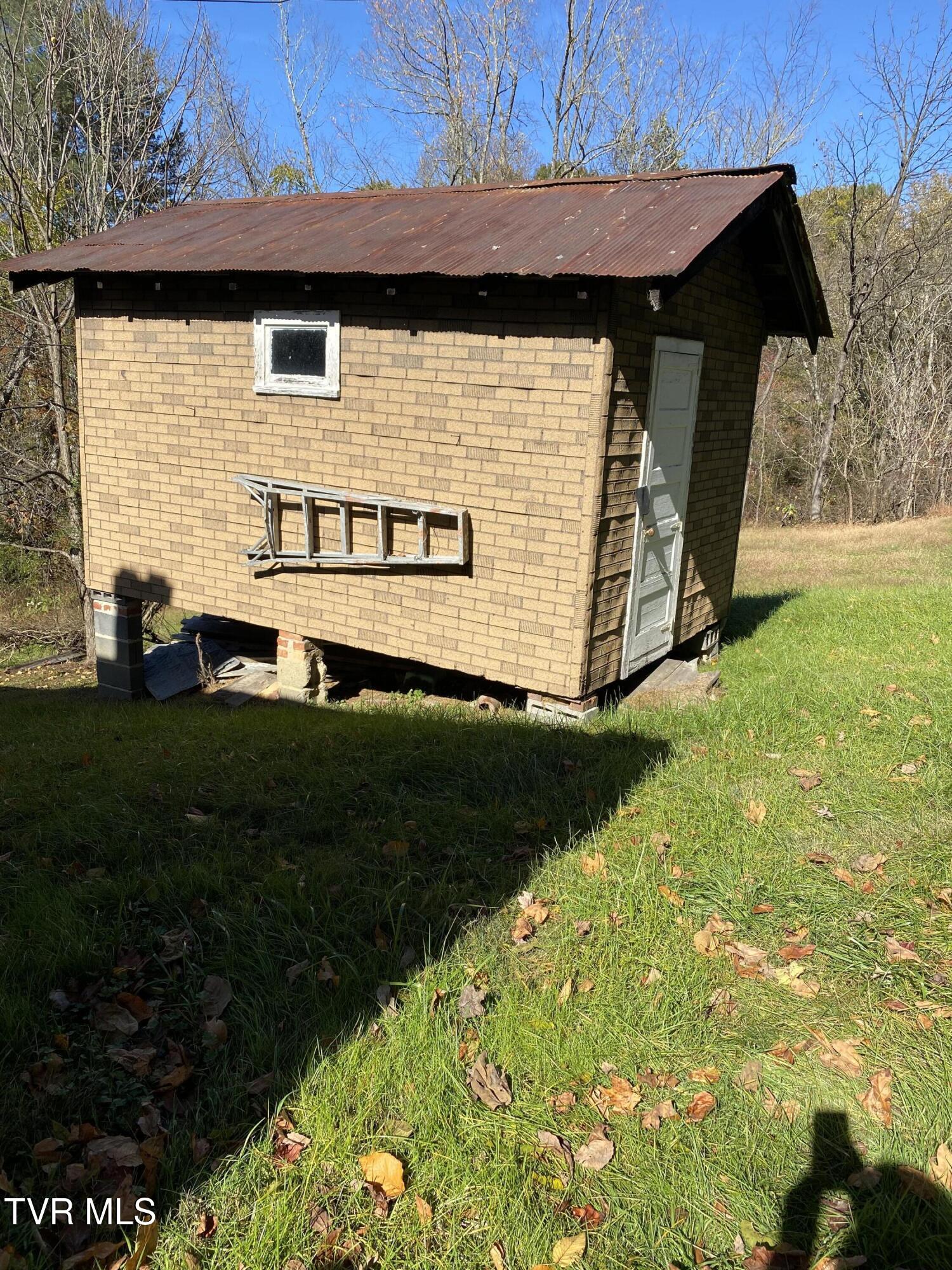 12329 Crab Orchard Road Coeburn, VA 24230 - Photo 12 of 36 3rd bldg.