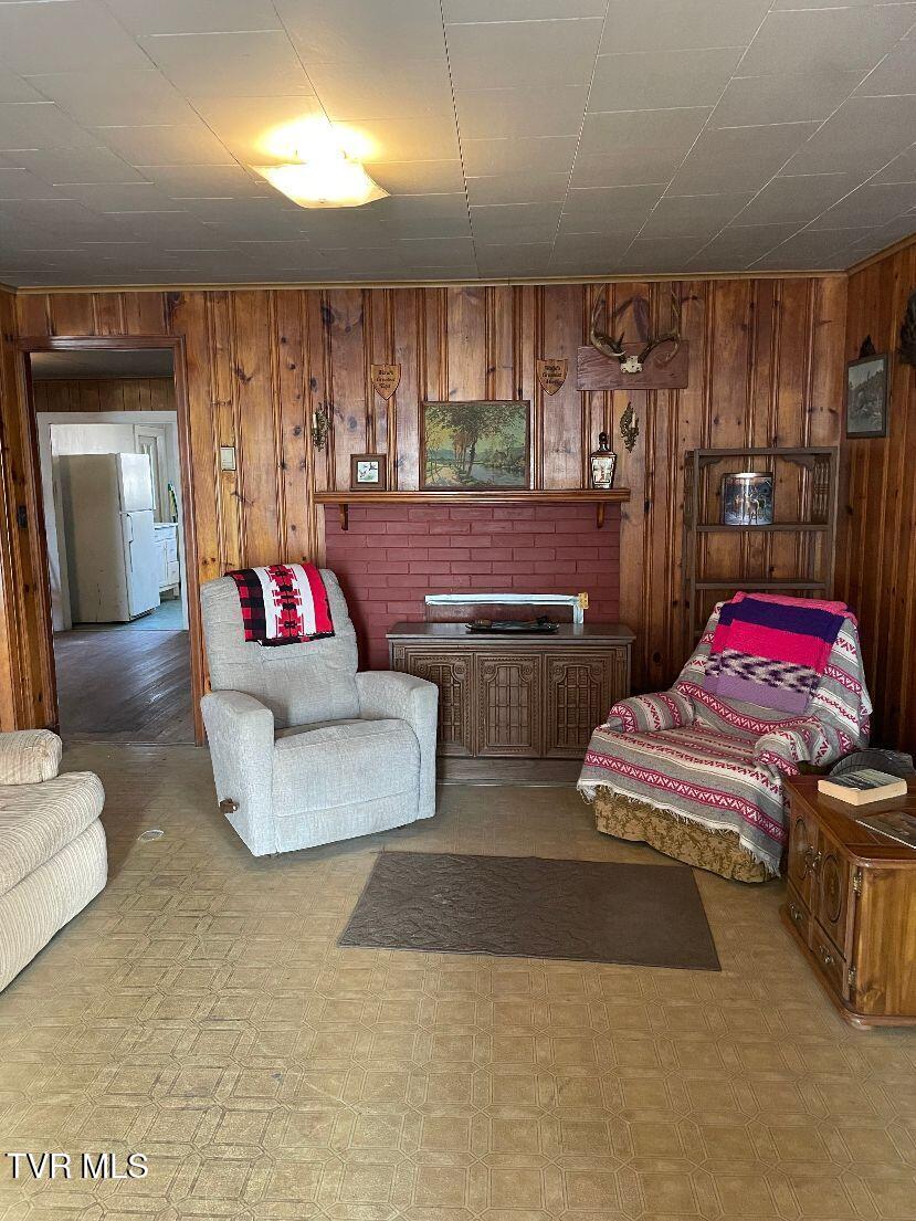 12329 Crab Orchard Road Coeburn, VA 24230 - Photo 13 of 36 living room