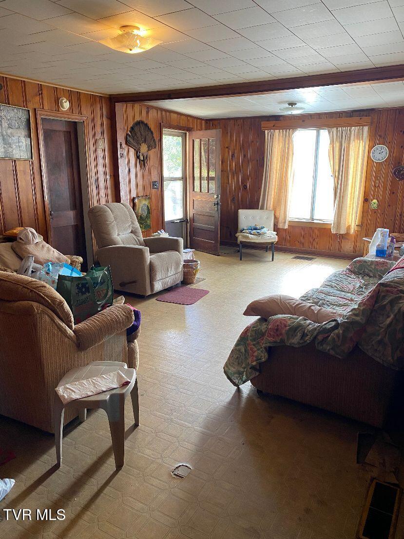 12329 Crab Orchard Road Coeburn, VA 24230 - Photo 14 of 36 living room