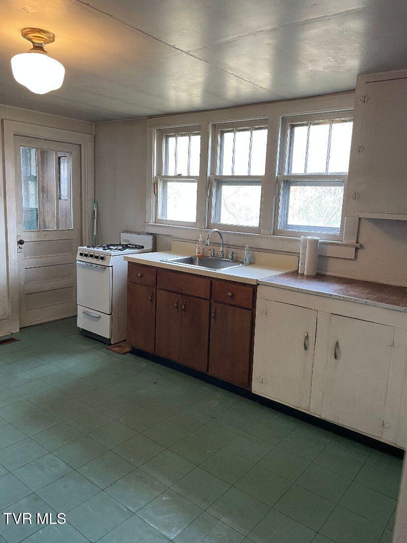 12329 Crab Orchard Road Coeburn, VA 24230 - Photo 15 of 36 kitchen