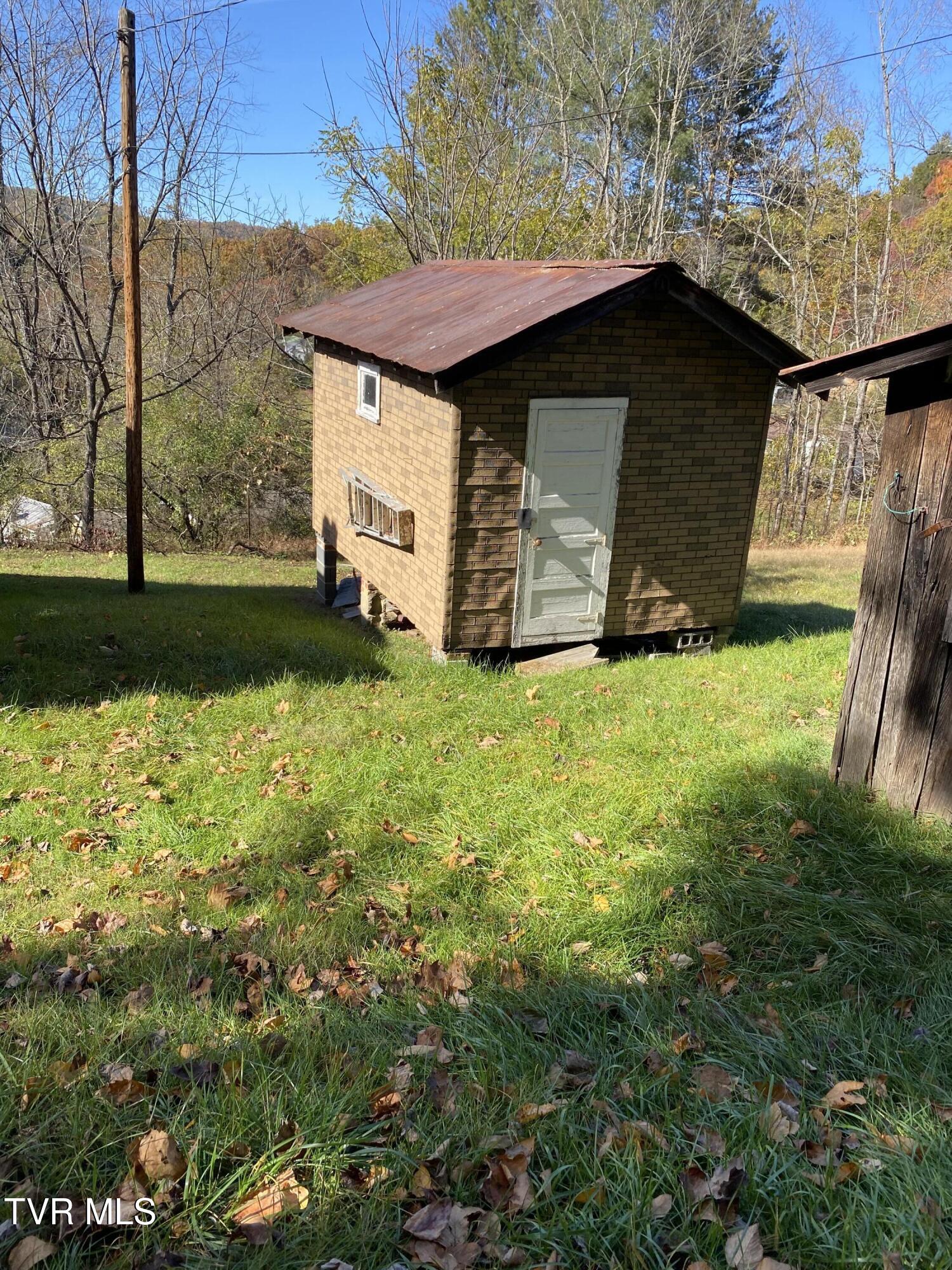 12329 Crab Orchard Road Coeburn, VA 24230 - Photo 8 of 36 building