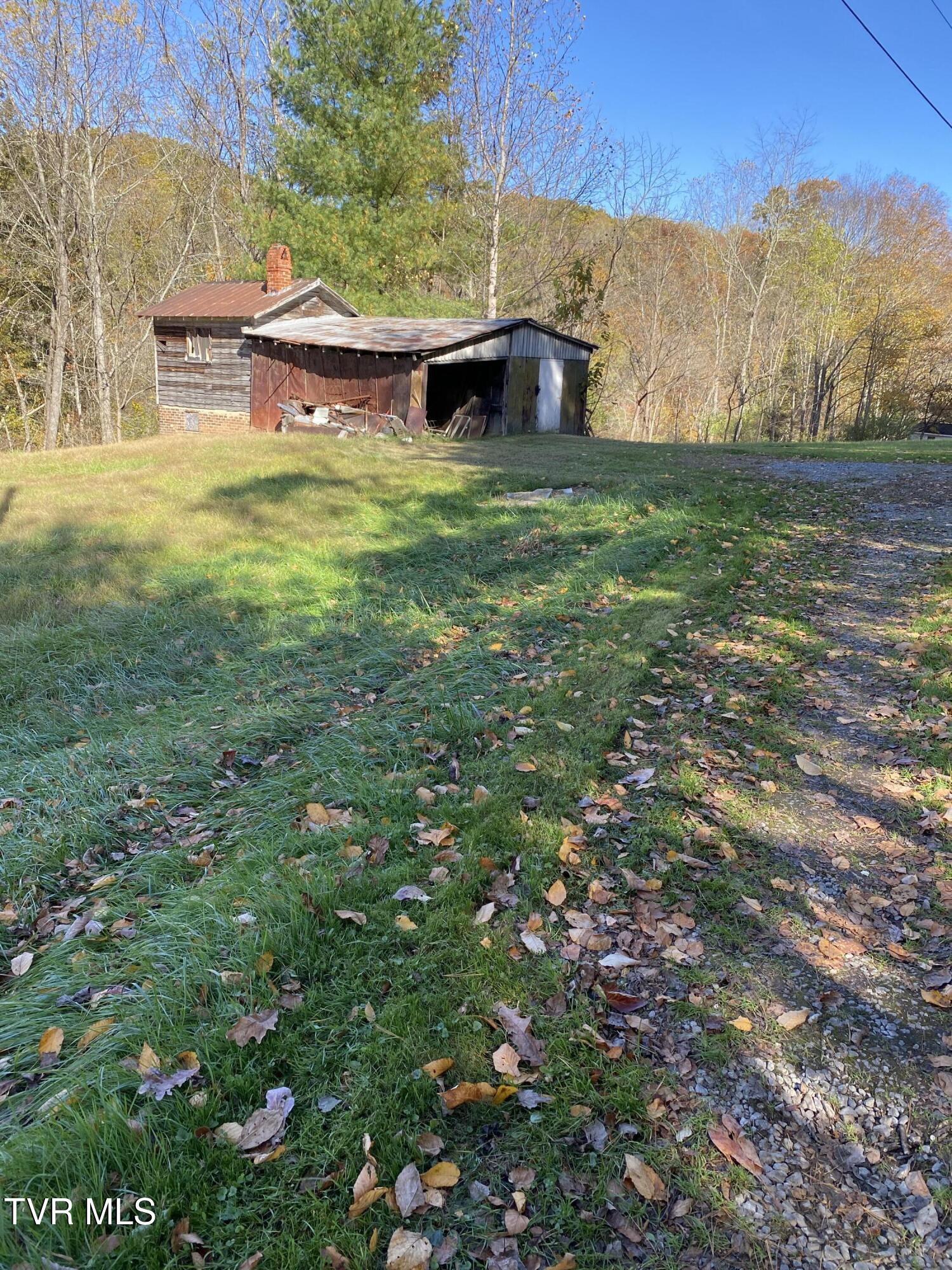 12329 Crab Orchard Road Coeburn, VA 24230 - Photo 10 of 36 garage view