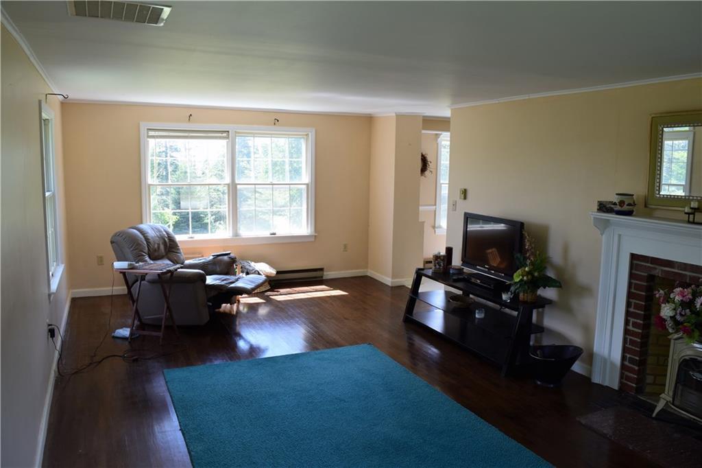 36 Madockawando Road Castine, ME 04421 - Photo 10 of 32 living room
